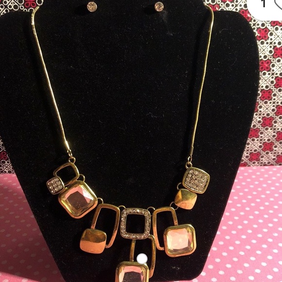 NWOT Vienneta RoseGoldtone Geo necklace w/amber colored stones & Rhinestones - Picture 3 of 7
